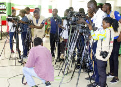 128 journalistes et professionnels des médias tués à travers le monde en 2025, selon la FIJ